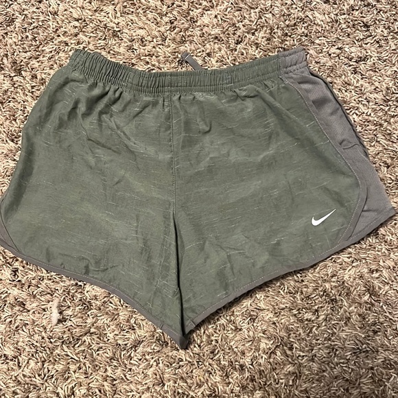 Nike shorts perfect condition - Picture 1 of 3